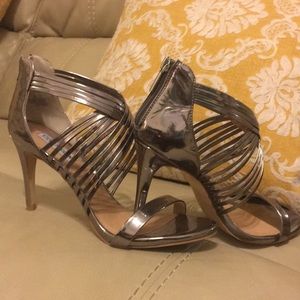 Steve Madden size 10 gold heels